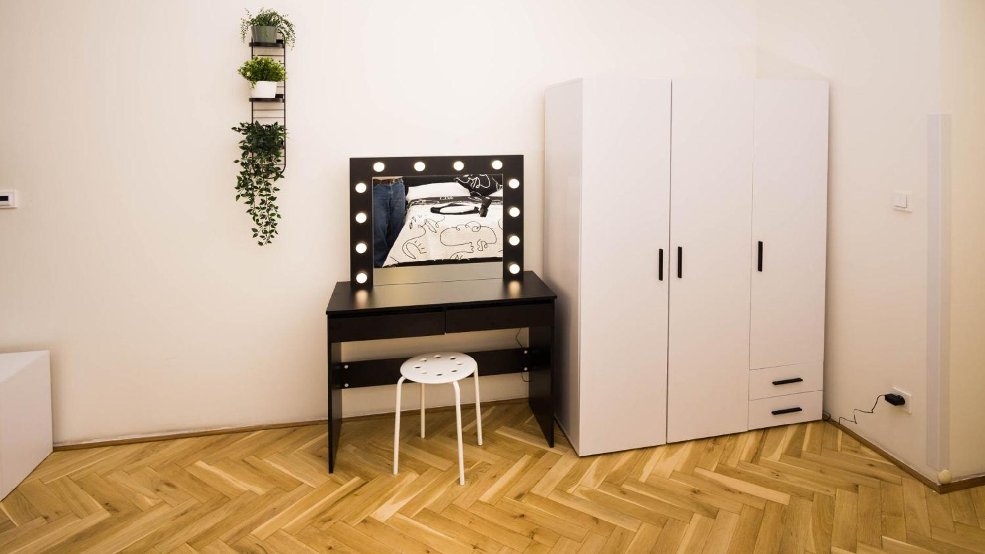 Black & White Apartment Prague By Wenceslas Square And Muzeum Prag